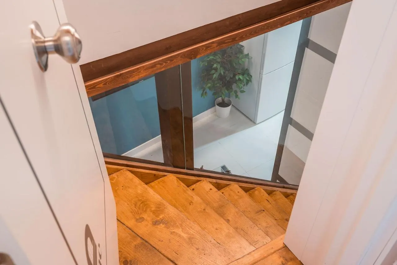Qh Eme Suites Granada Apartment